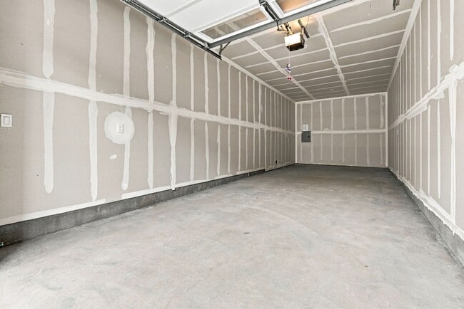 Building Photo - 6153 N Ceylon St