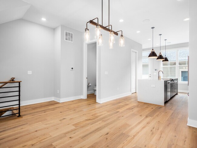 Building Photo - 928 Pullman Pl
