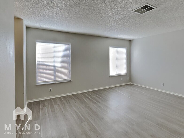 Building Photo - 1567 S Christy Ln