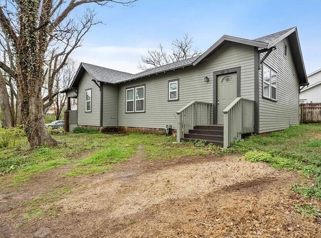 Primary Photo - 682 W Stone St
