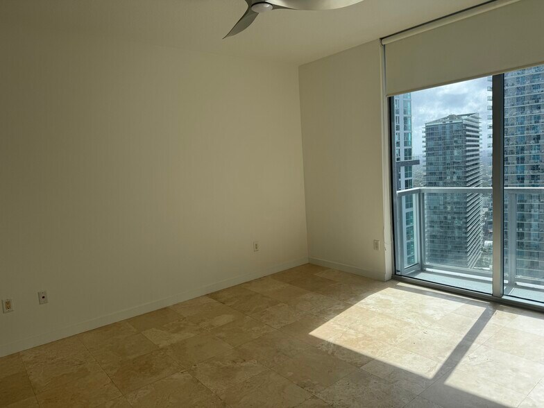Building Photo - 1060 Brickell Ave