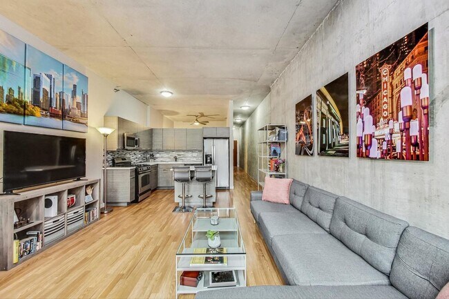 Building Photo - 235 W Van Buren St