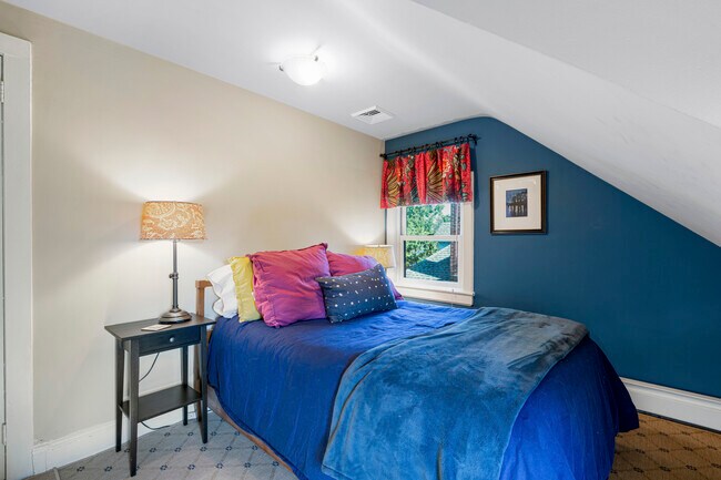 Building Photo - 5 Gerlach Pl