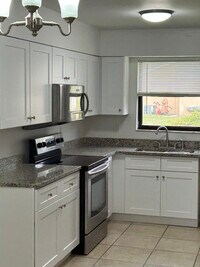 Building Photo - 118 Admiral Cir