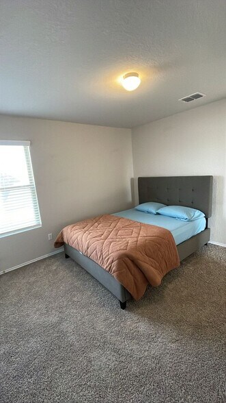 Building Photo - 331 Saddle Leaf