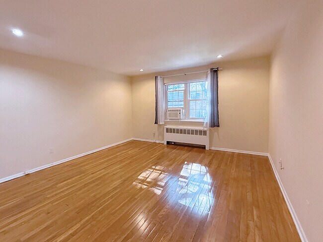 Building Photo - 24 Wedgewood Dr