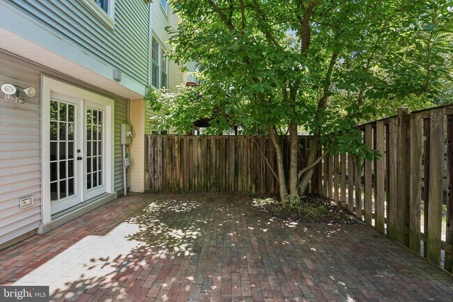 Building Photo - 71 Fendall Ave
