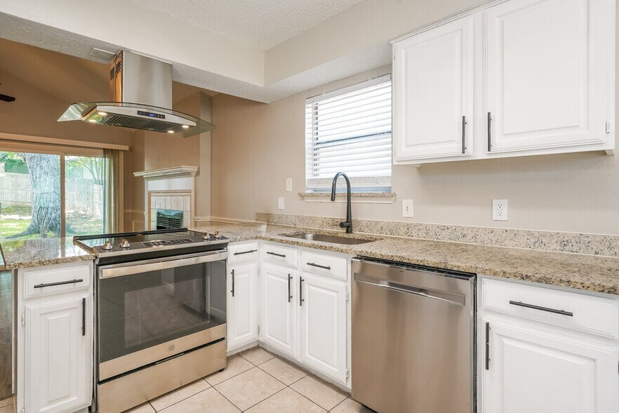 Building Photo - 5016 Santa Fe Ct