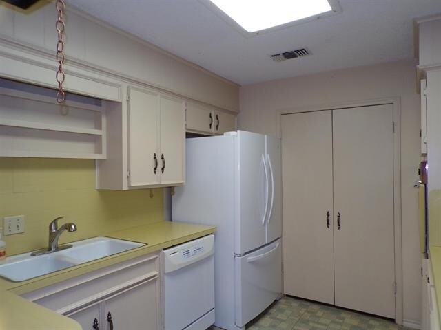 Building Photo - 151 Riverside Dr