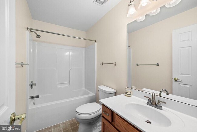 Building Photo - 686 Lake Caroline Dr
