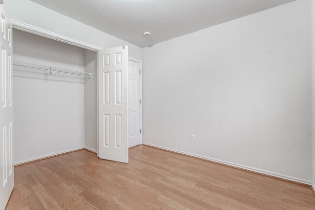 Building Photo - 5700 SE 87th St