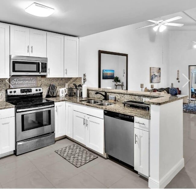 Building Photo - 5721 SW 24th Ave