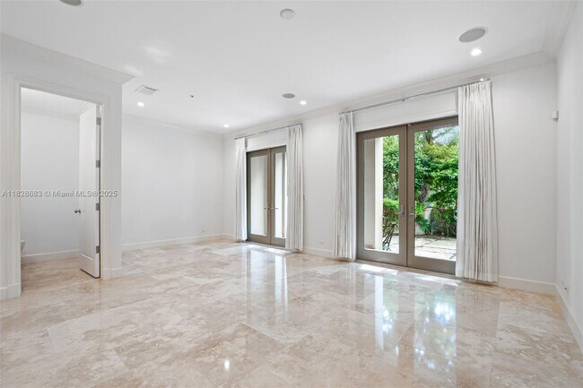 Building Photo - 7530 SW 56th Ct