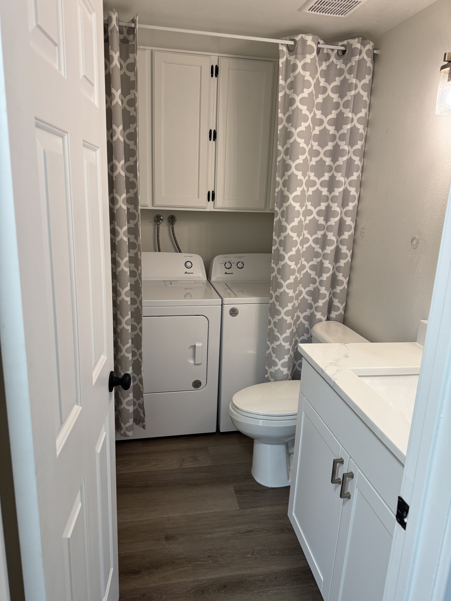 Main Floor Bath - 8956 S Golden Field Way