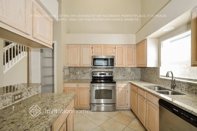 Building Photo - 724 Silver Birch Pl