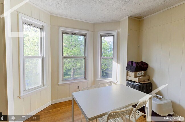 Building Photo - No Brokers Fee, Desirable BU Location, Walk to School, Wat-in Kitchen, Dishwasher, Deck, Laundry ...