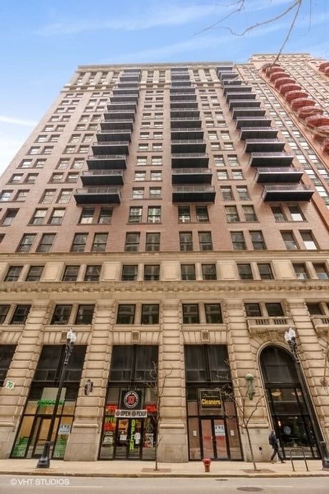 Building Photo - Spacious 1 Bed, 1 Bath in the Loop
