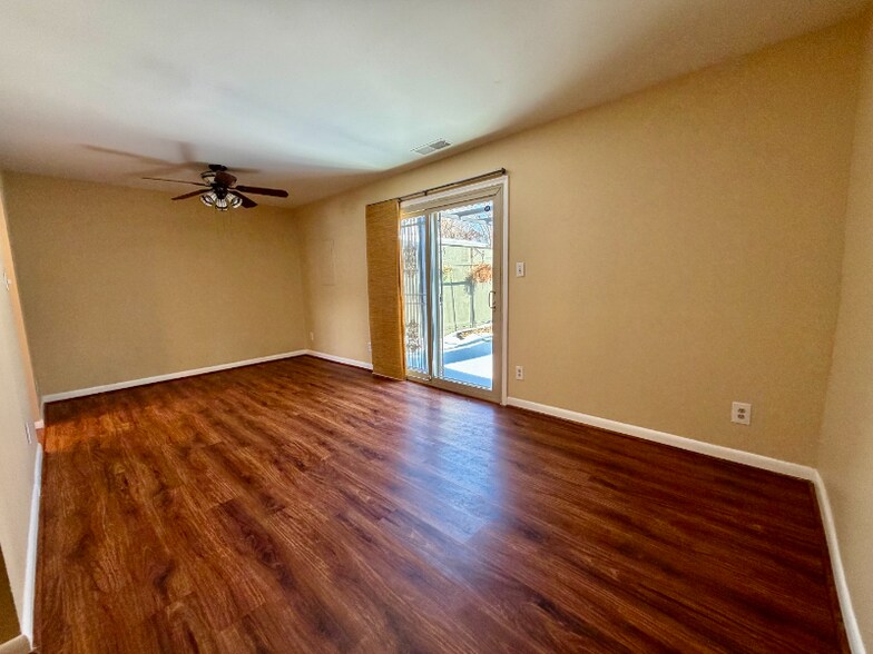 Building Photo - 4013 Parkwood Ct