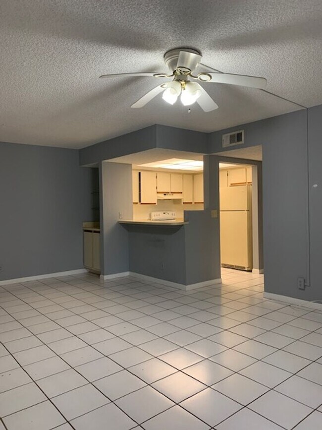 Building Photo - ONE BEDROOM  CONDO UNIT FOR RENT IN MIDPORT II