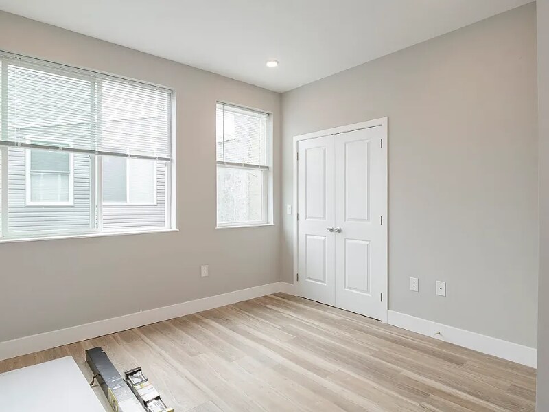 Building Photo - 2008 N Darien St