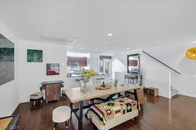 Building Photo - 2014 Pin Oak Ave