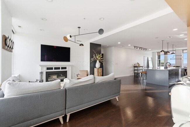 Building Photo - 145 N High St