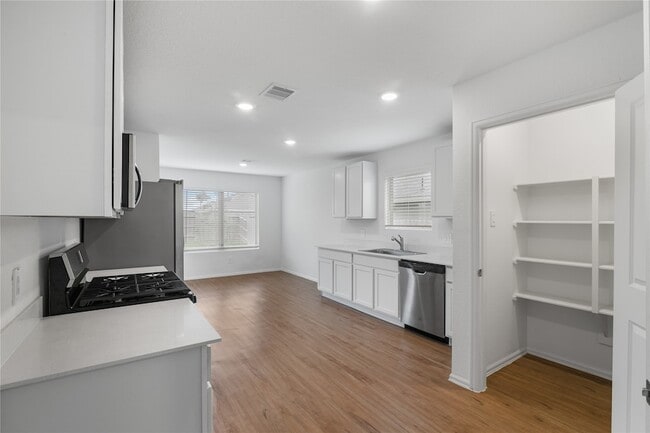 Building Photo - 3034 Twisted Myrtle Dr