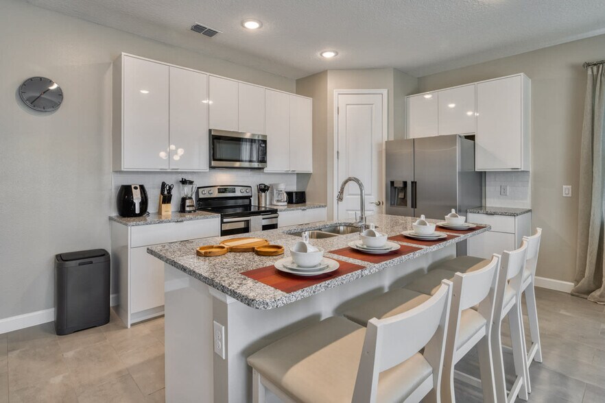 Building Photo - 8013 Formosa Vly Pl