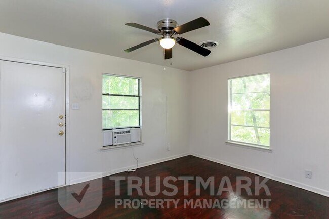 Building Photo - 507 Adams Ave