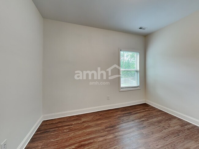 Building Photo - 30 Adams Manor Court