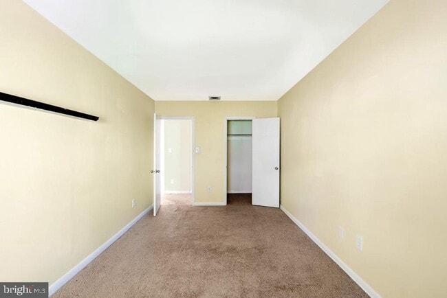 Building Photo - 330 Hermitage St