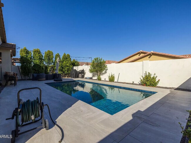 Building Photo - 10218 E Wavelength Ave