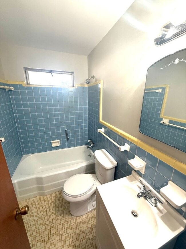 Building Photo - ** 3 Bed 1 Bath located in Morningview ** Call 334-366-9198 to schedule a self showing