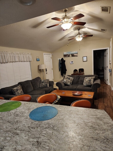 Building Photo - 1106 Fournier Ave