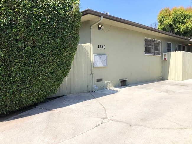 Building Photo - 1240 Tamarind Ave