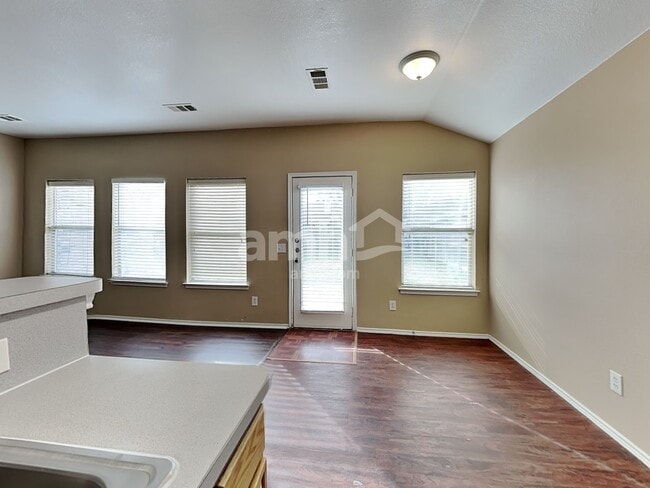 Building Photo - 308 Lake Travis Dr