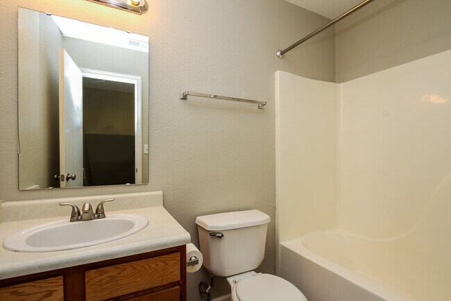 Building Photo - 713 Millbrook Dr