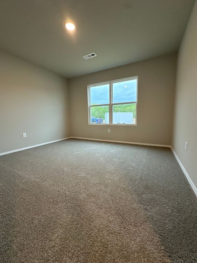 Building Photo - Contact Peggy 501 676 1758