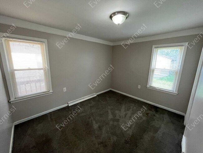 Building Photo - 18474 Glenmore St