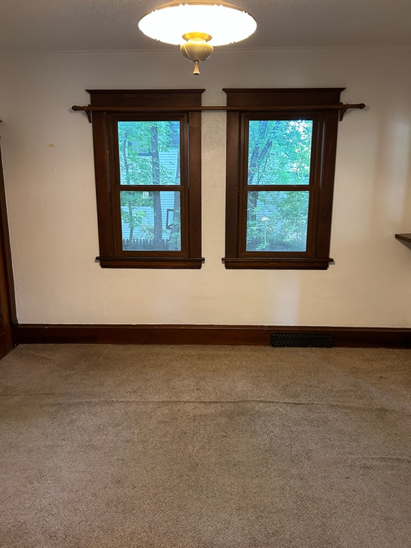 Building Photo - 624 5th St S