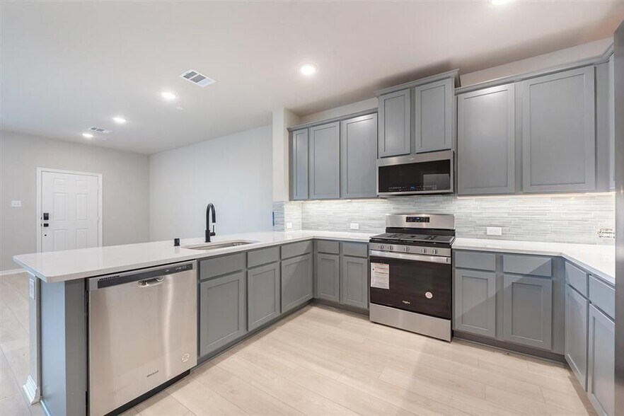 Building Photo - 2830 Scanlan Mdw