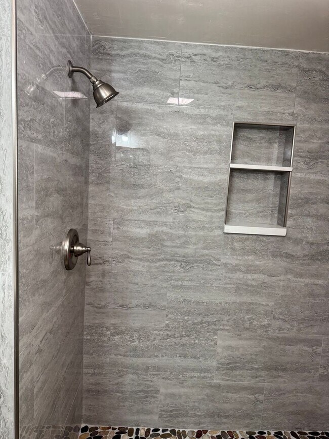 Building Photo - NE 4 bedroom home by Bakersfield College