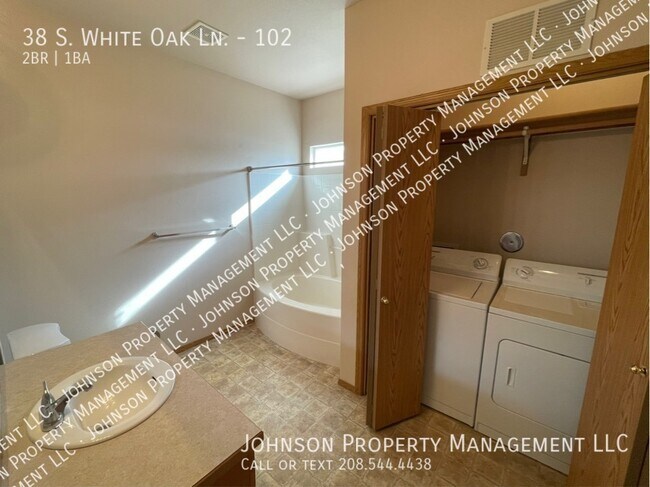 Building Photo - 38 S White Oak Ln