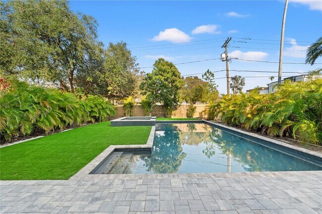 Building Photo - 531 Danube Ave