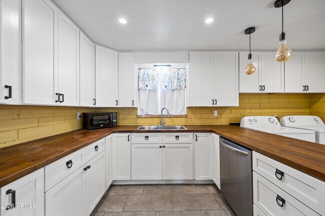 Building Photo - 4019 N 22nd Ave