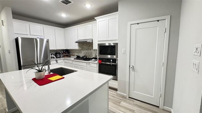 Building Photo - 9107 Brixham Dr