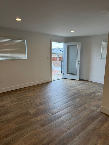 Building Photo - 2718 Ridgeway Dr