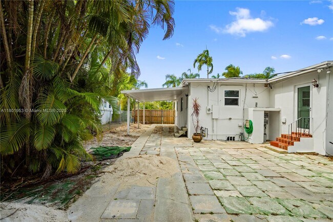 Building Photo - 2530 Fillmore St