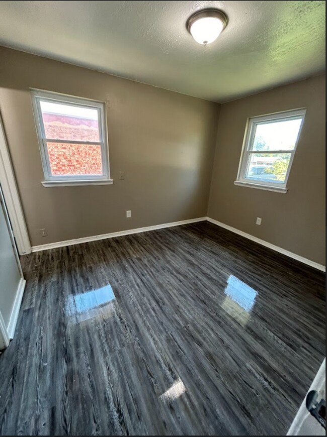 Building Photo - 3101 Del Rancho Rd