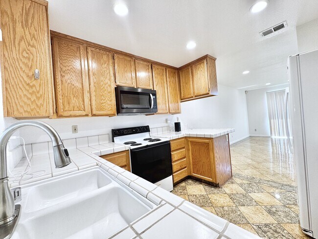 Building Photo - 4378 Conejo Dr
